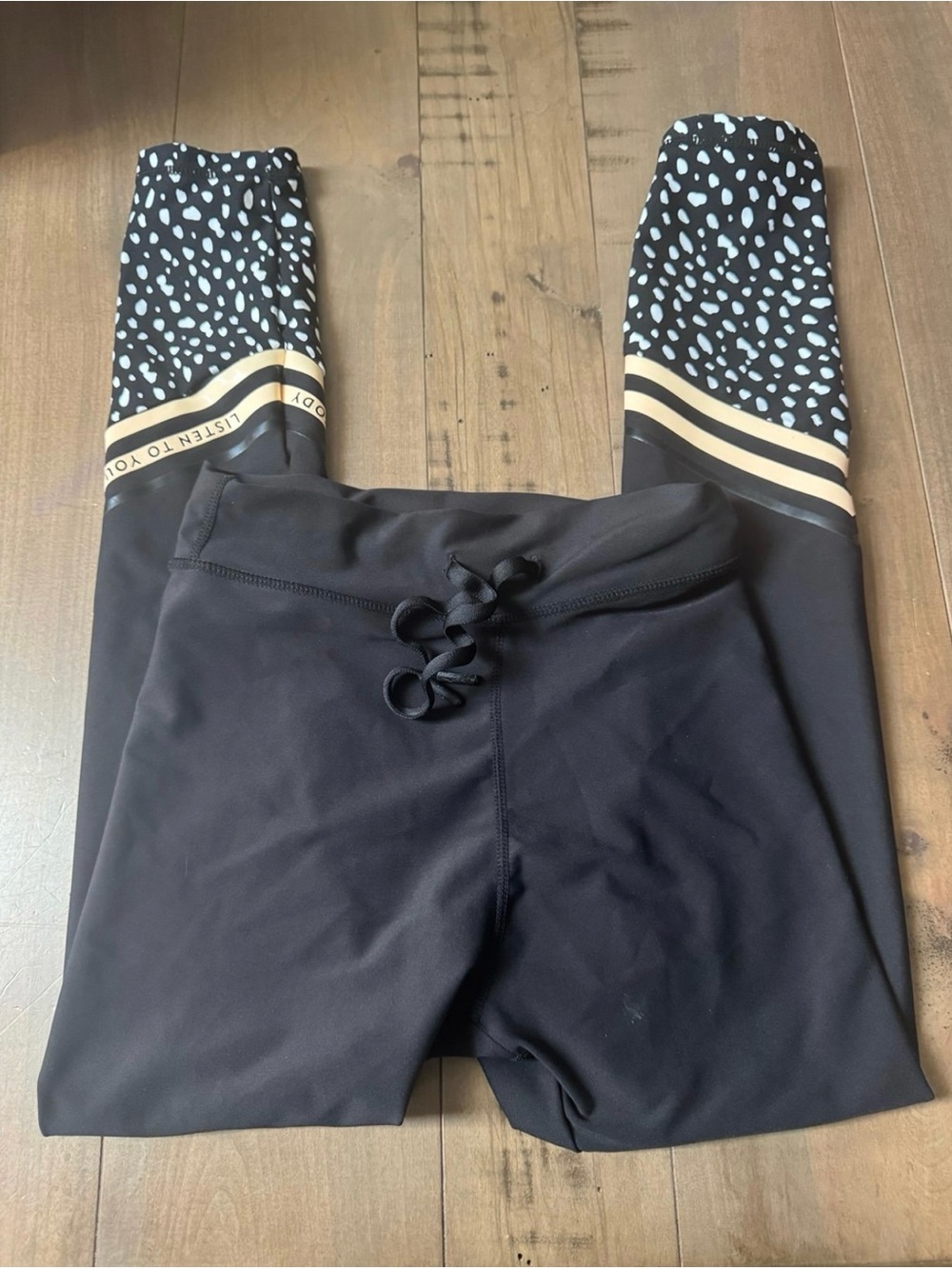 White Fox Active x Sarahs Day Size Medium Black Leggings